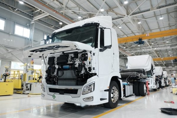 欧洲第一辆氢电池卡车交车，HYUNDAI已于瑞典交车、即将正式上路